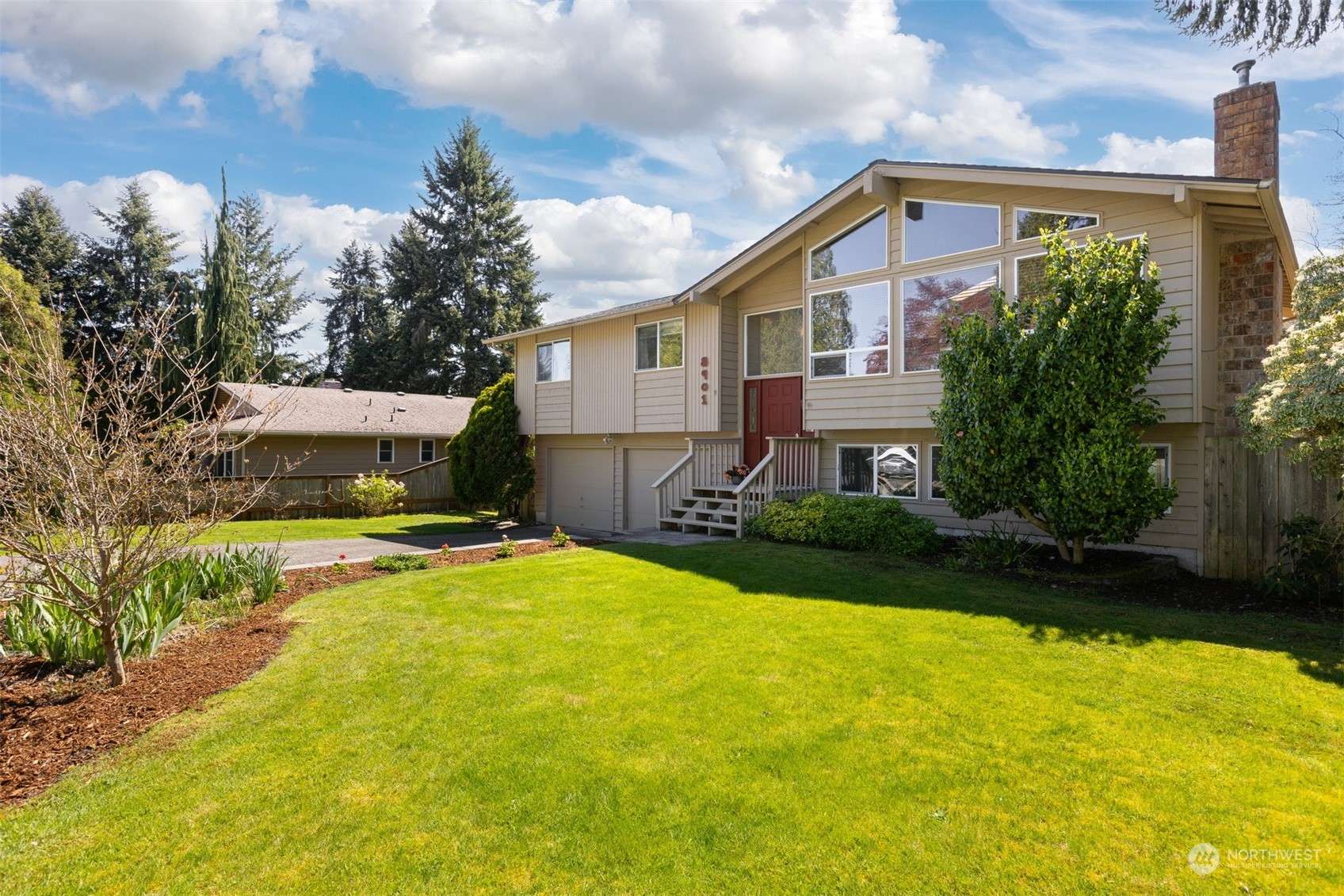 Bothell, WA 98011,8901 NE 191st PL