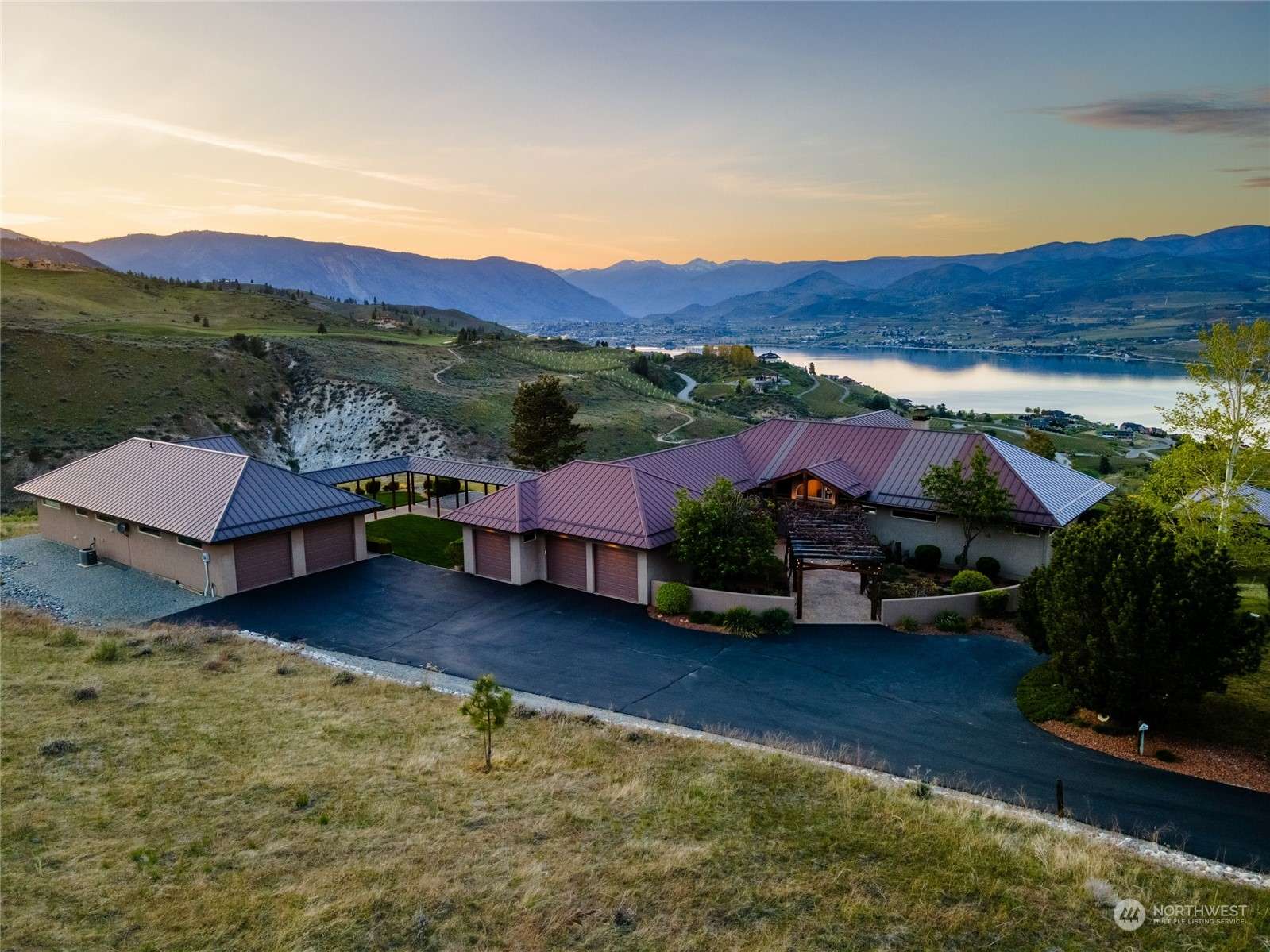 Chelan, WA 98816,825 Hawks Meadow RD