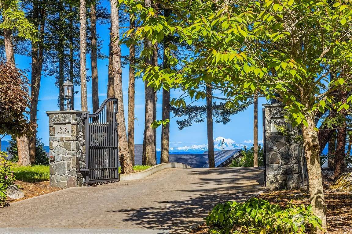 Friday Harbor, WA 98250,678 Primrose LN