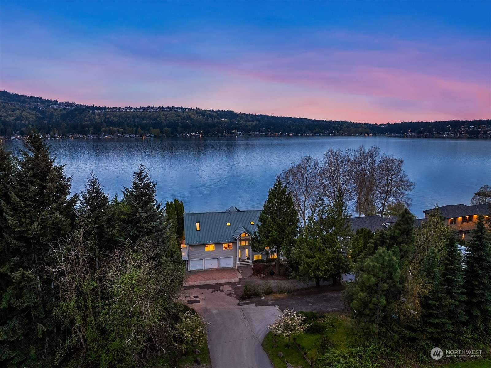 Sammamish, WA 98075,3237 E Lake Sammamish Shore LN