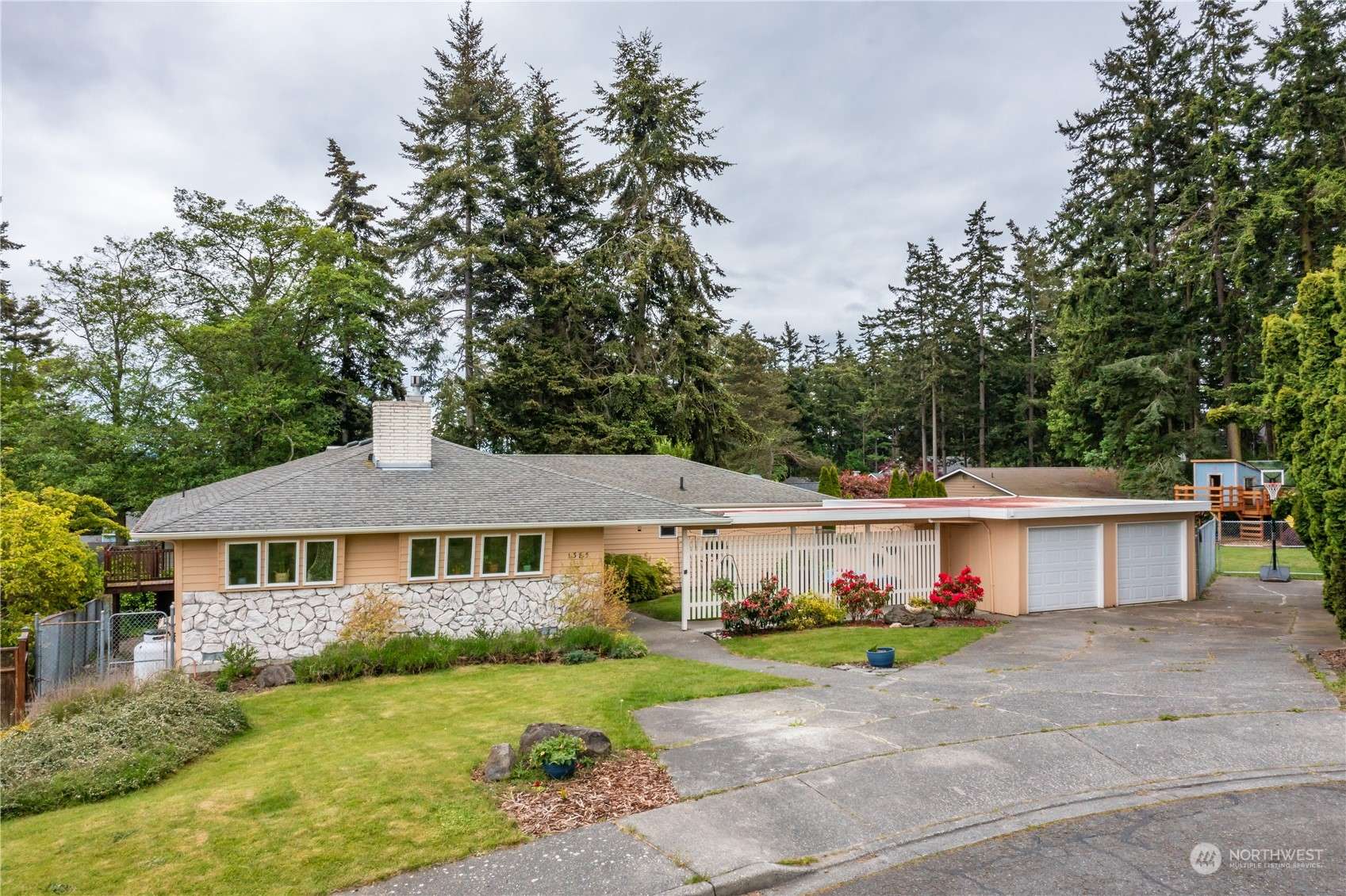 Oak Harbor, WA 98277,1385 SW Leschi DR