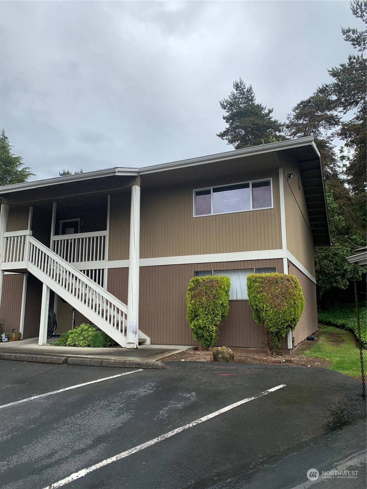 Bellevue, WA 98007,14150 SE 17th PL #B-8