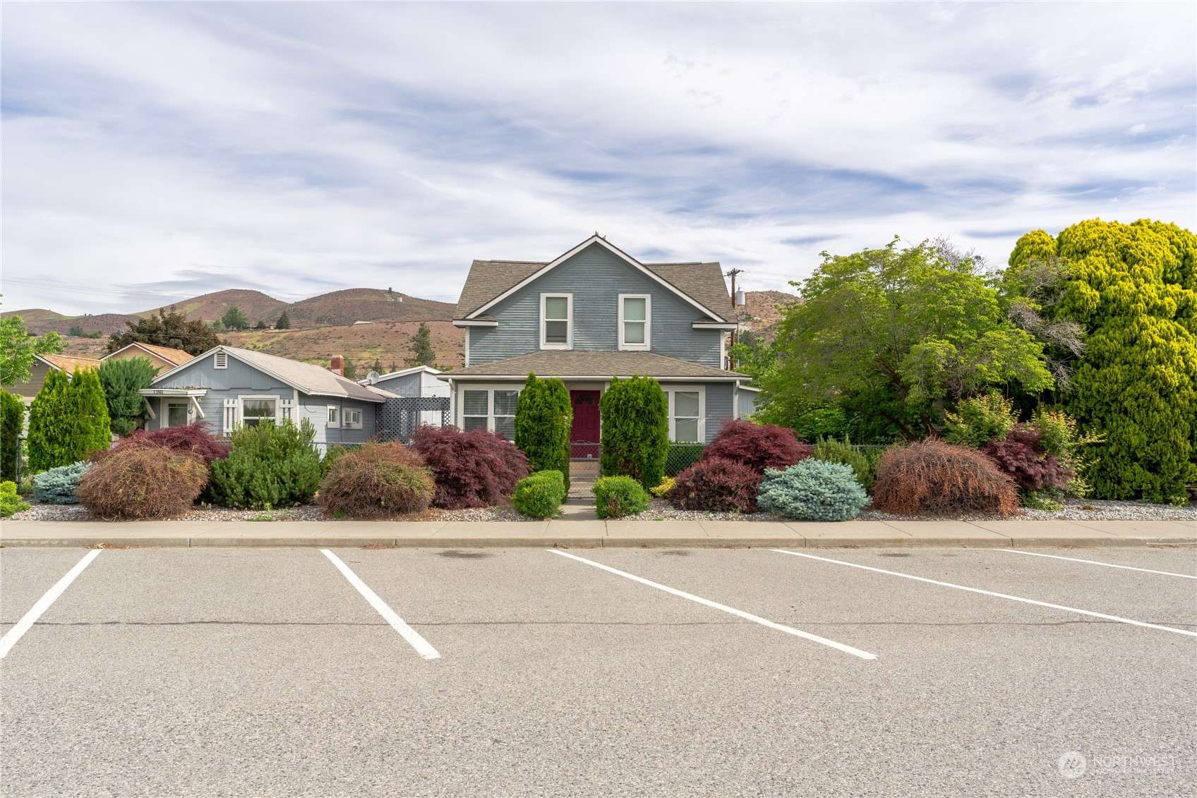 Chelan, WA 98816,125 & 129 E Chelan AVE