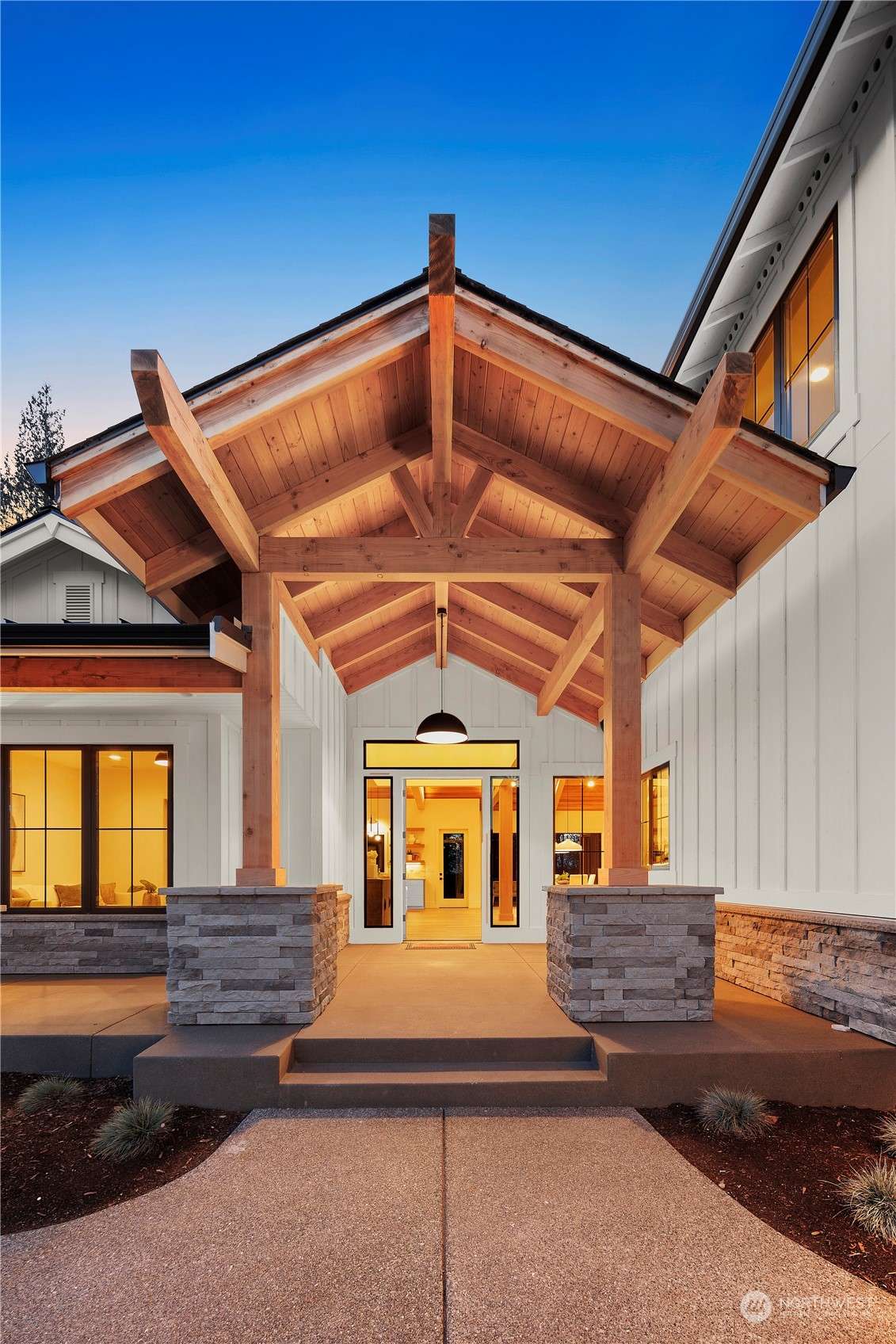 Issaquah, WA 98025,26 xxx SE 152nd ST