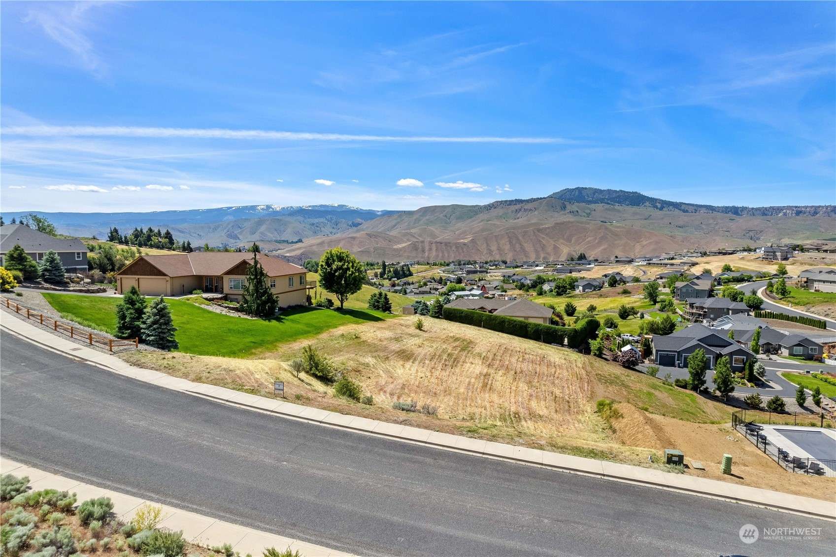 Wenatchee, WA 98801,443 W Rolling  Hills LN