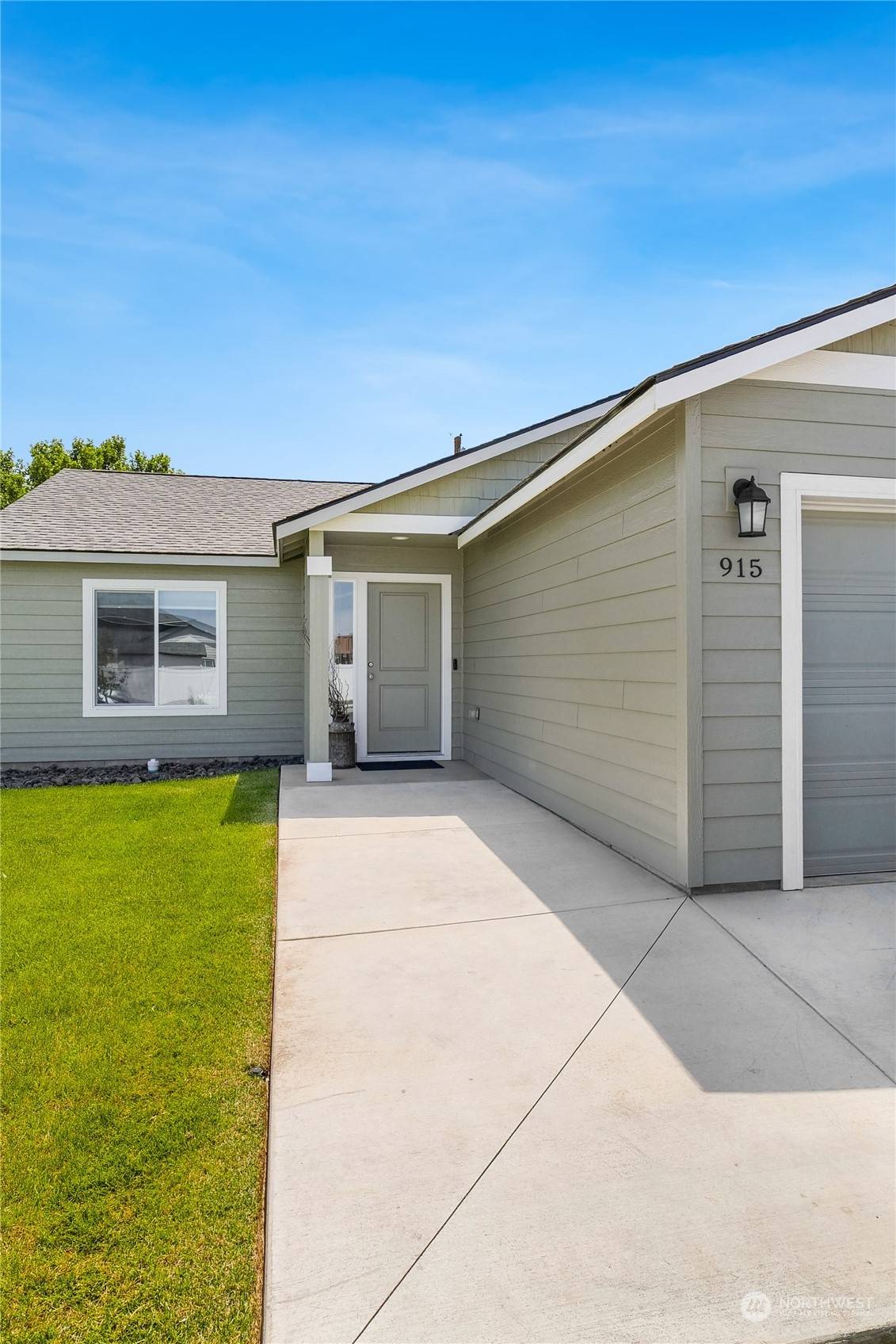 Moses Lake, WA 98837,915 W Pine DR