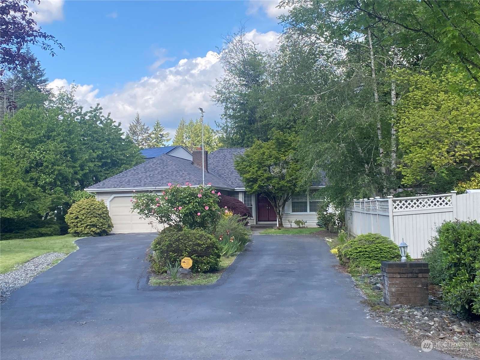 Issaquah, WA 98027,1010 NW Inneswood Dr