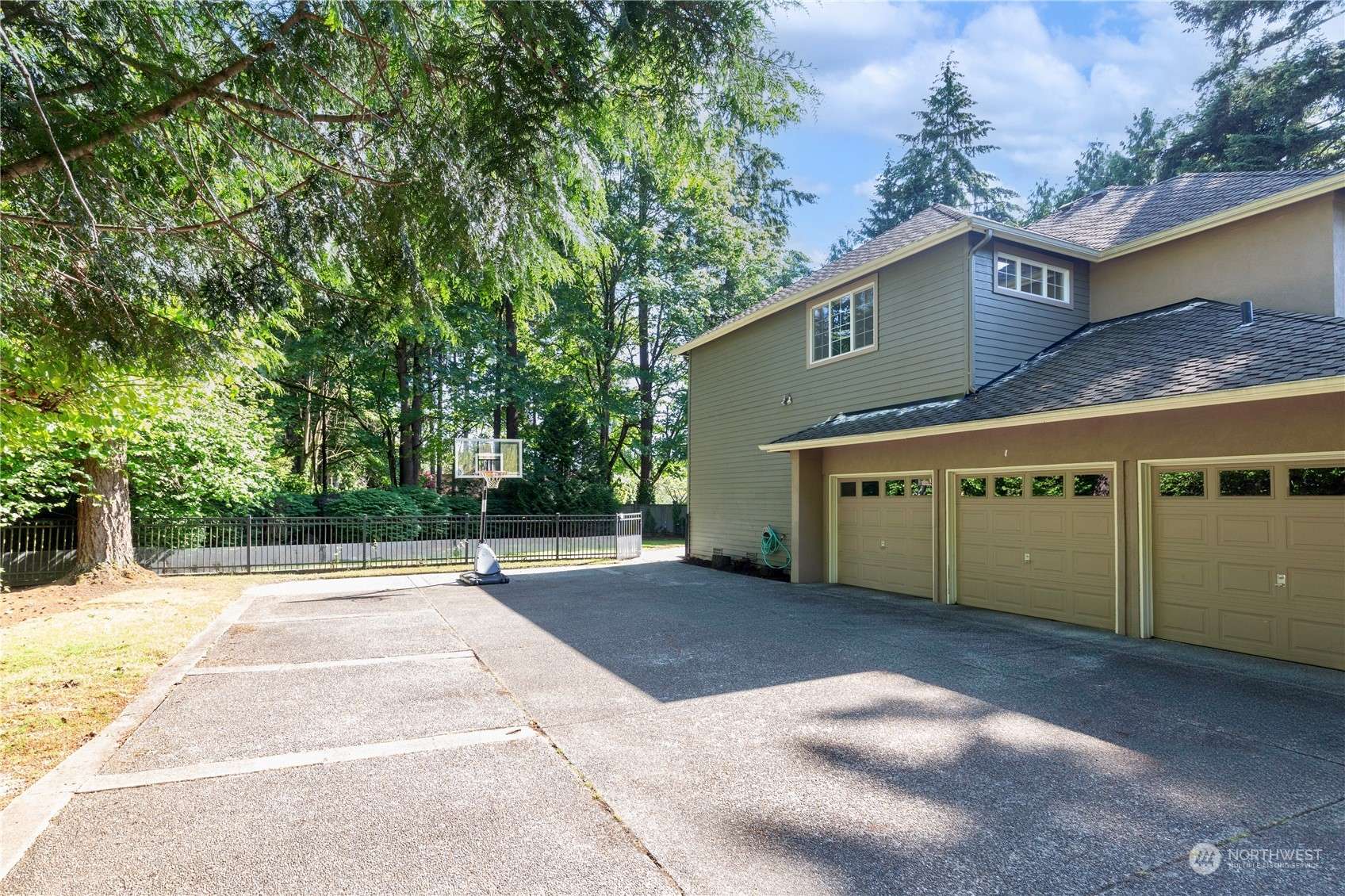 Bellevue, WA 98005,13997 NE 1st PL