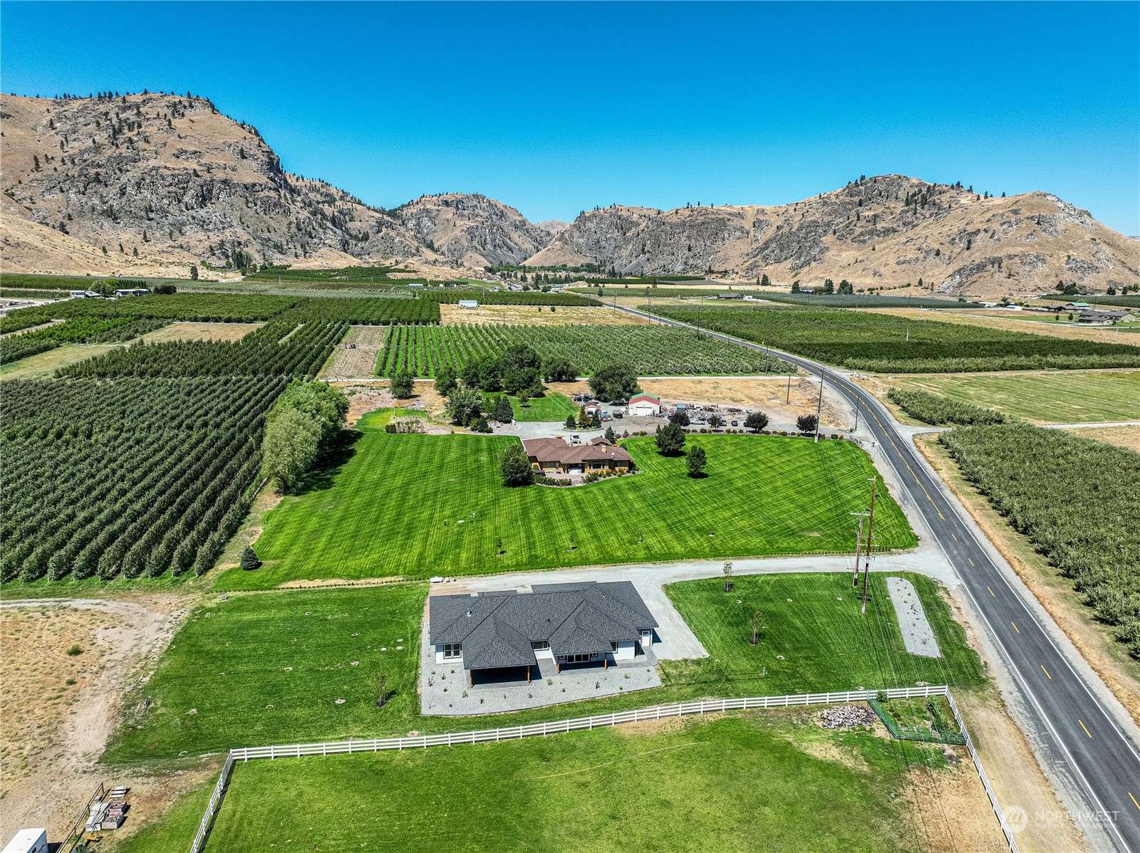 Chelan, WA 98816,1275 Apple Acres RD