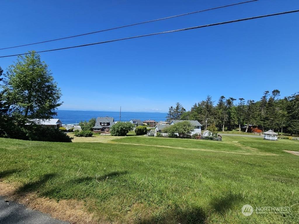 Oak Harbor, WA 98277,2393 William RD