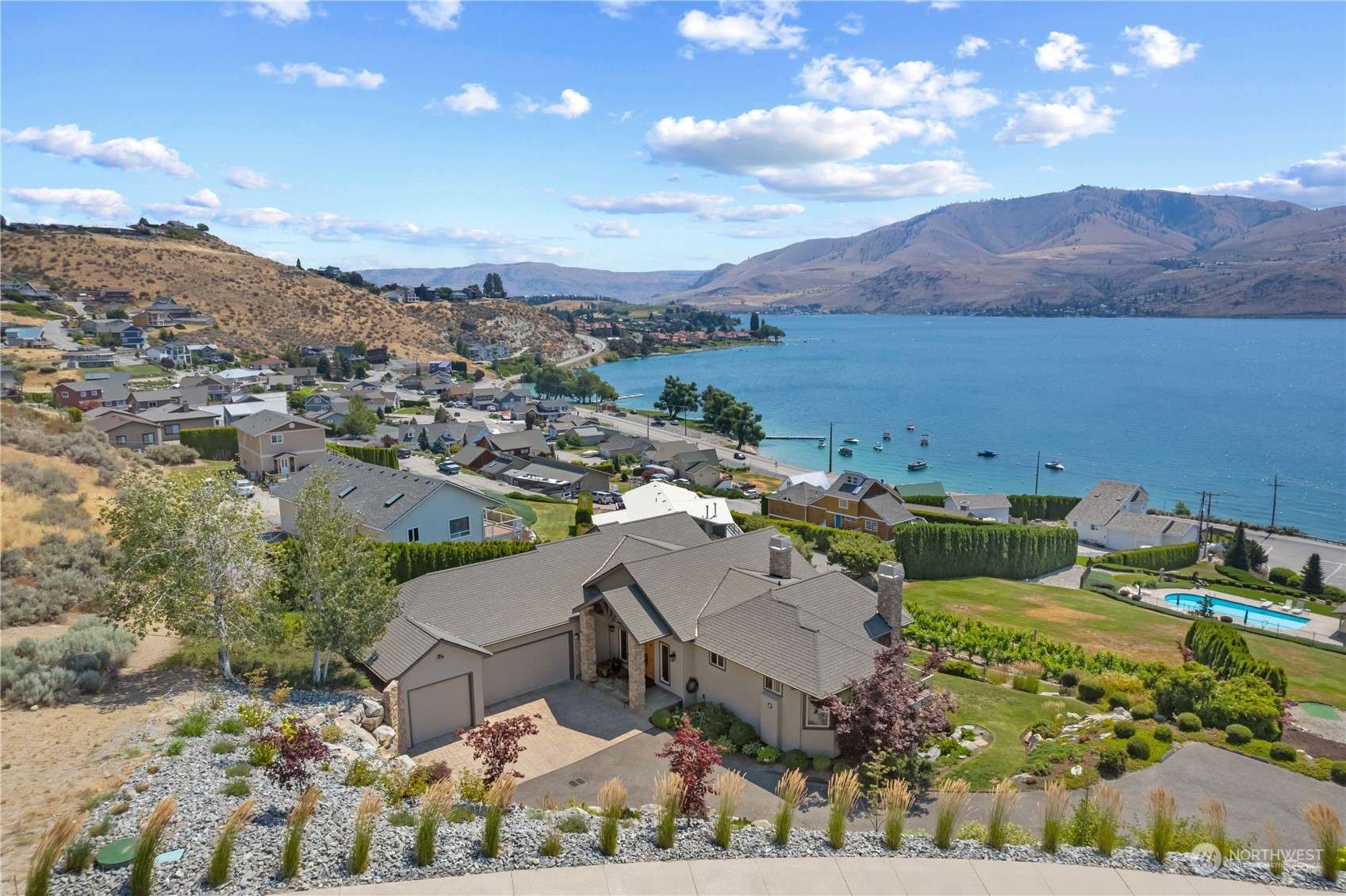 Chelan, WA 98816,206 Crystal DR