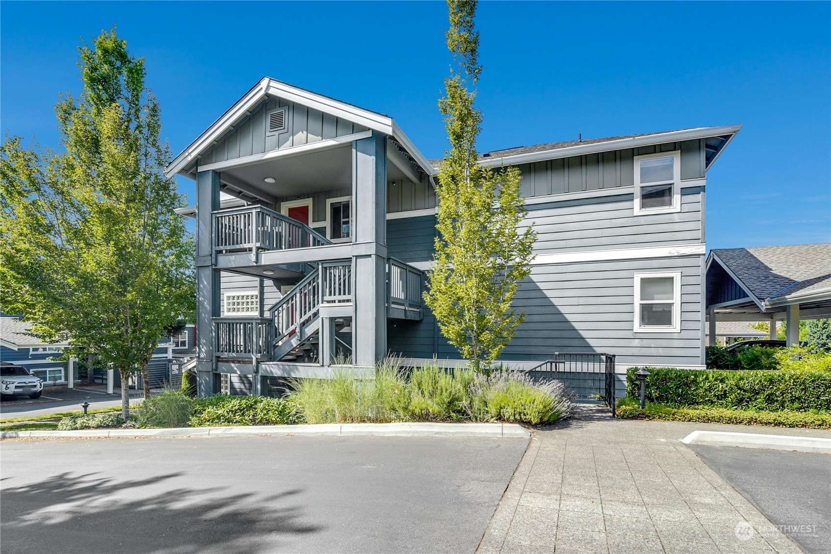 Issaquah, WA 98029,1698 25th PL NE #304