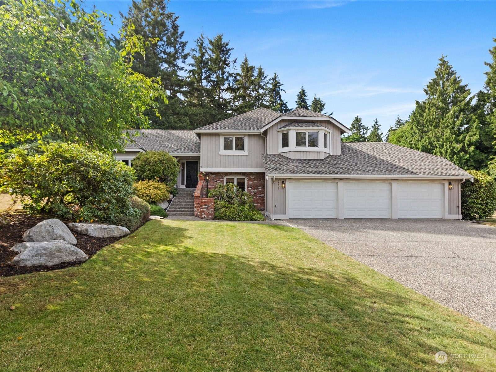 Bellevue, WA 98005,13202 NE 55th PL