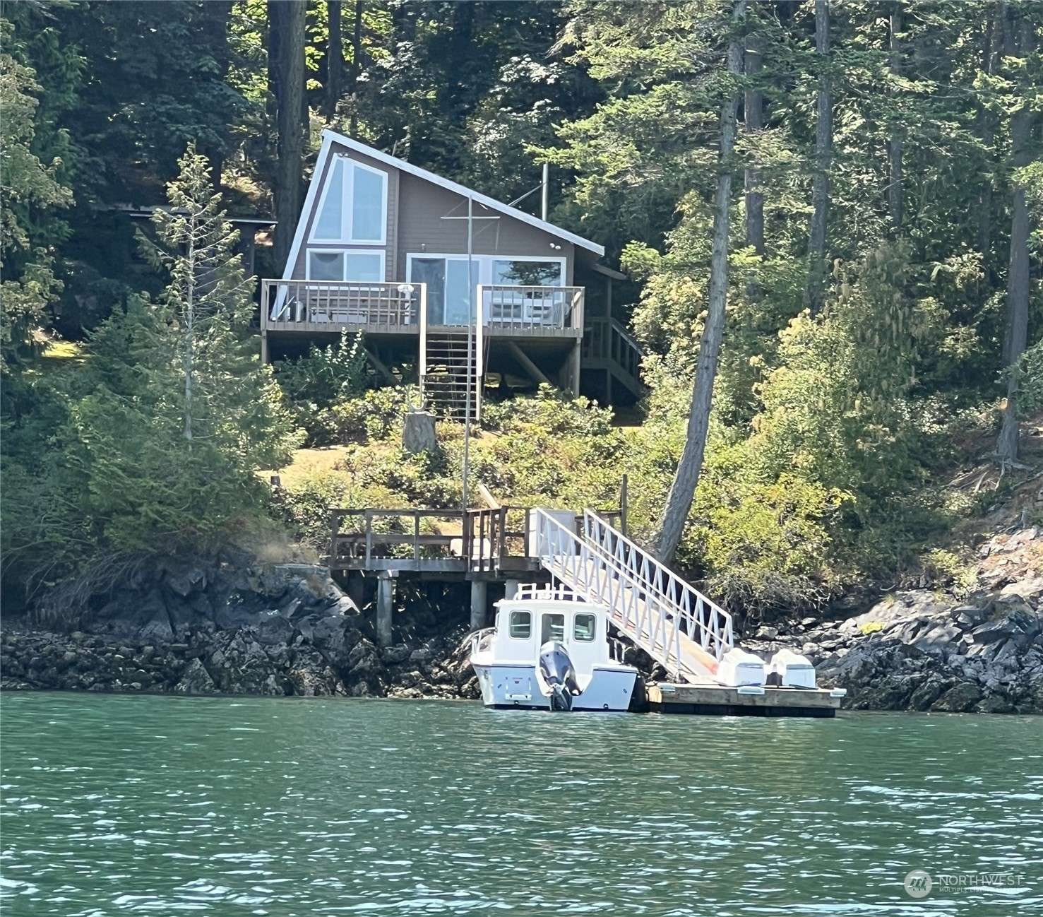 Center Island, WA 98221,233 Chinook WAY