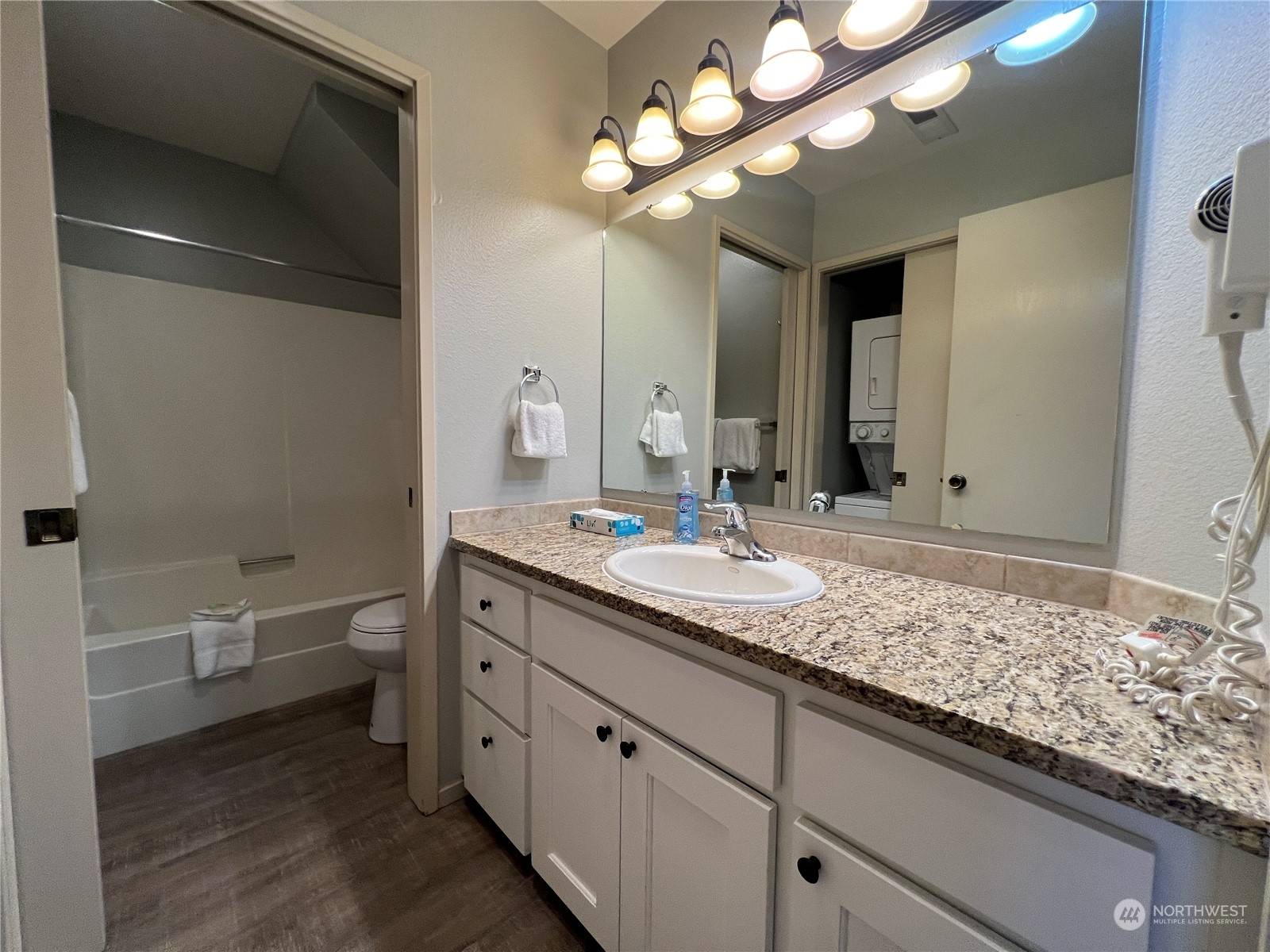 Chelan, WA 98816,100 Lake Chelan Shores DR #15-8J