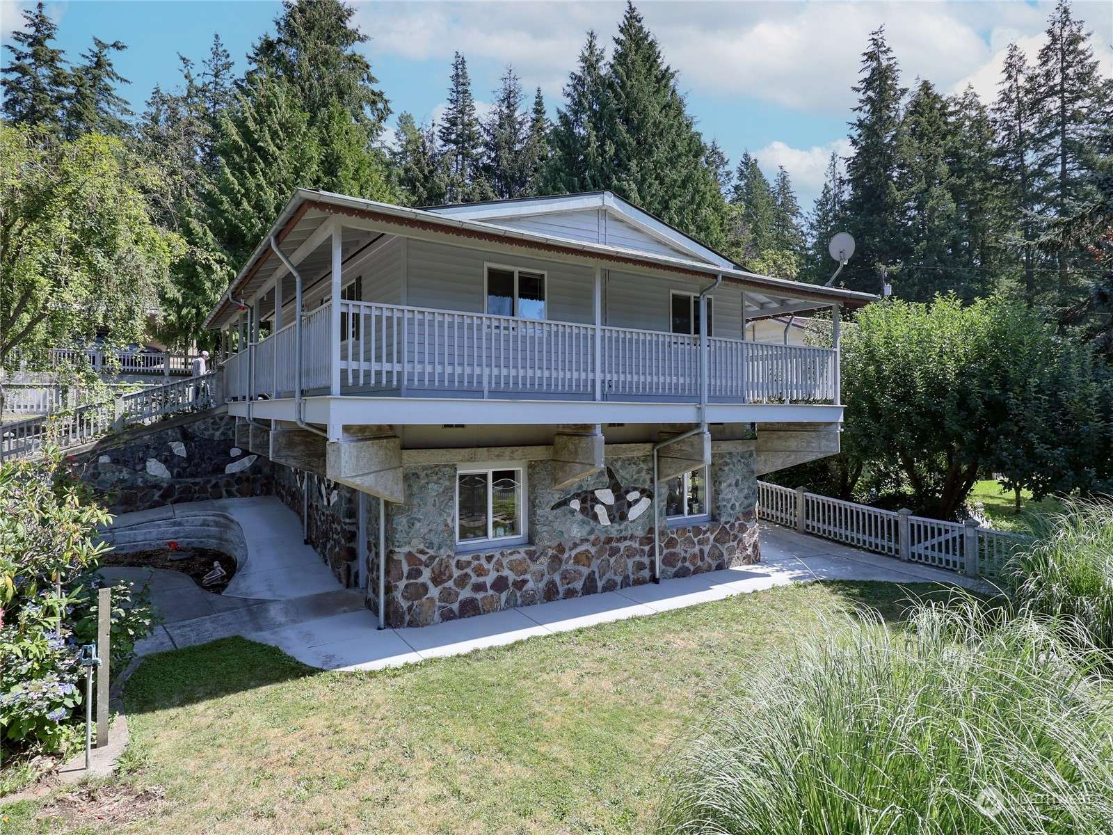 Camano Island, WA 98282,74 Wren LN