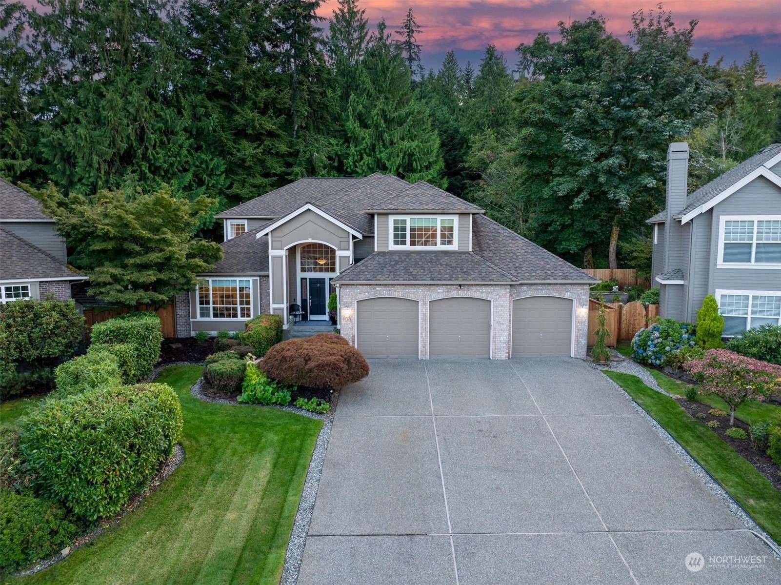 Issaquah, WA 98027,405 Datewood CT NW