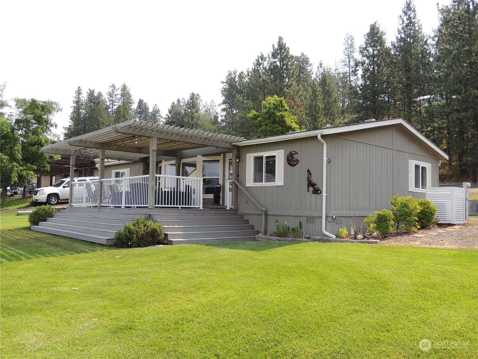 Seven Bays, WA 99122,323 Airport WAY