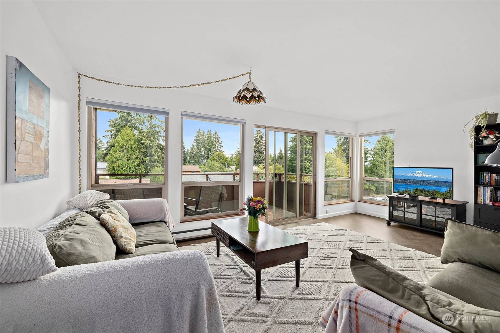 Seattle, WA 98133,13433 Roosevelt WAY N #302