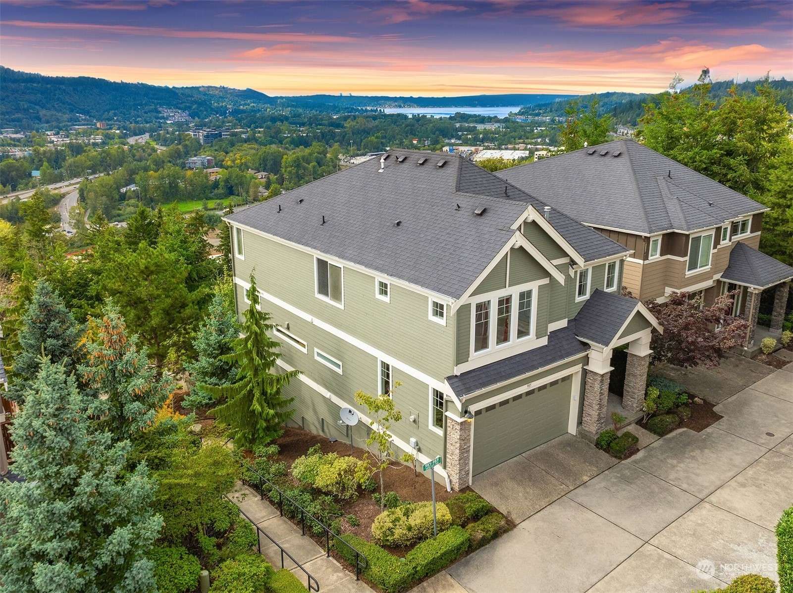 Issaquah, WA 98029,985 3rd CT NE