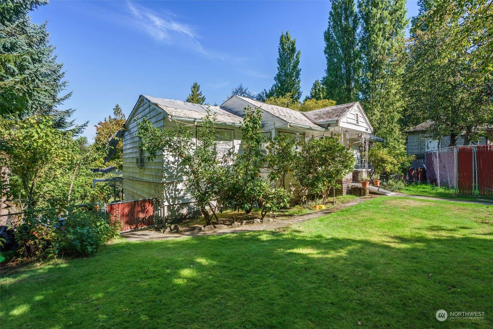 Seattle, WA 98115,2704 NE 92nd ST