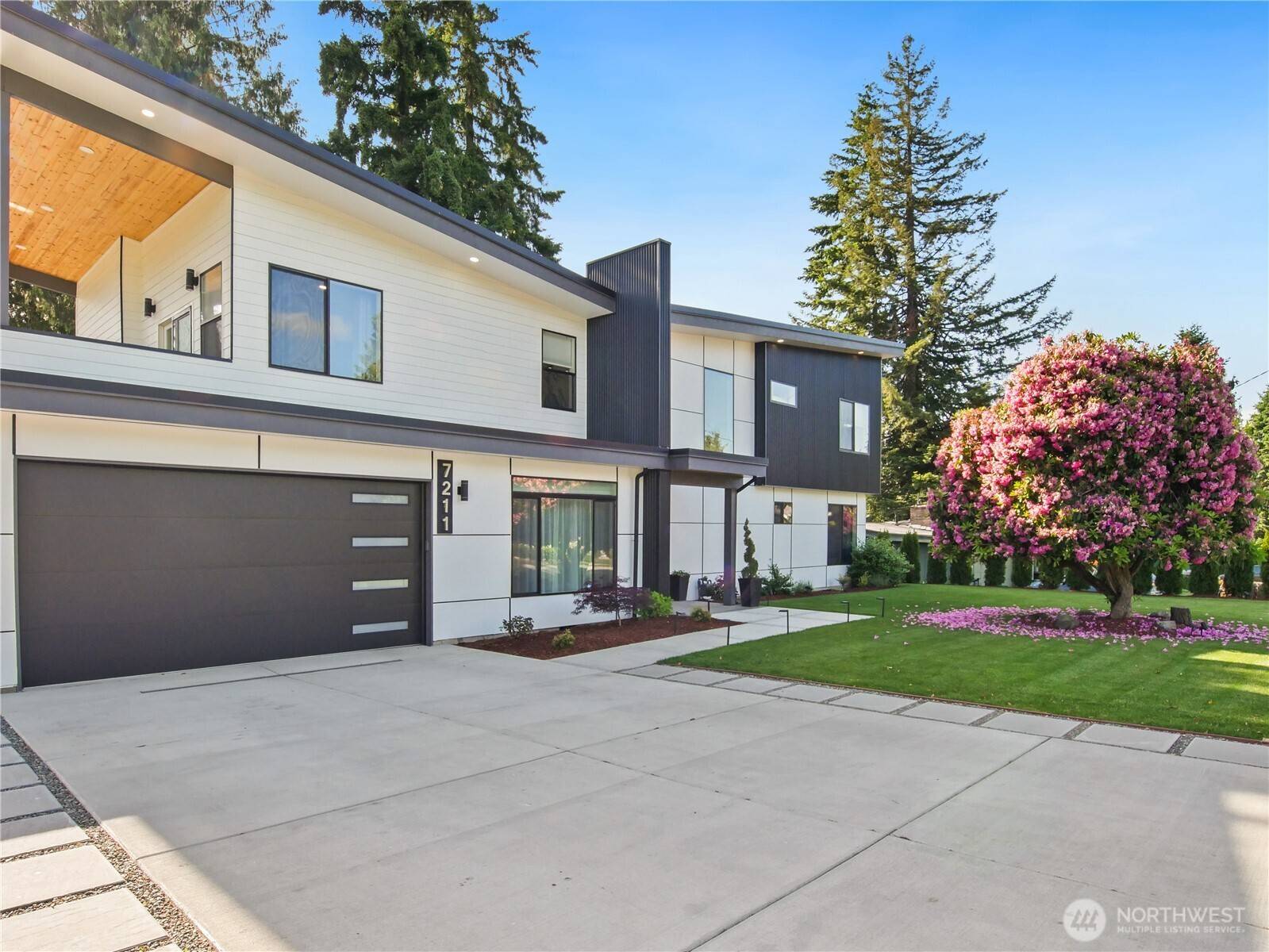 Kirkland, WA 98033,7211 126th AVE NE