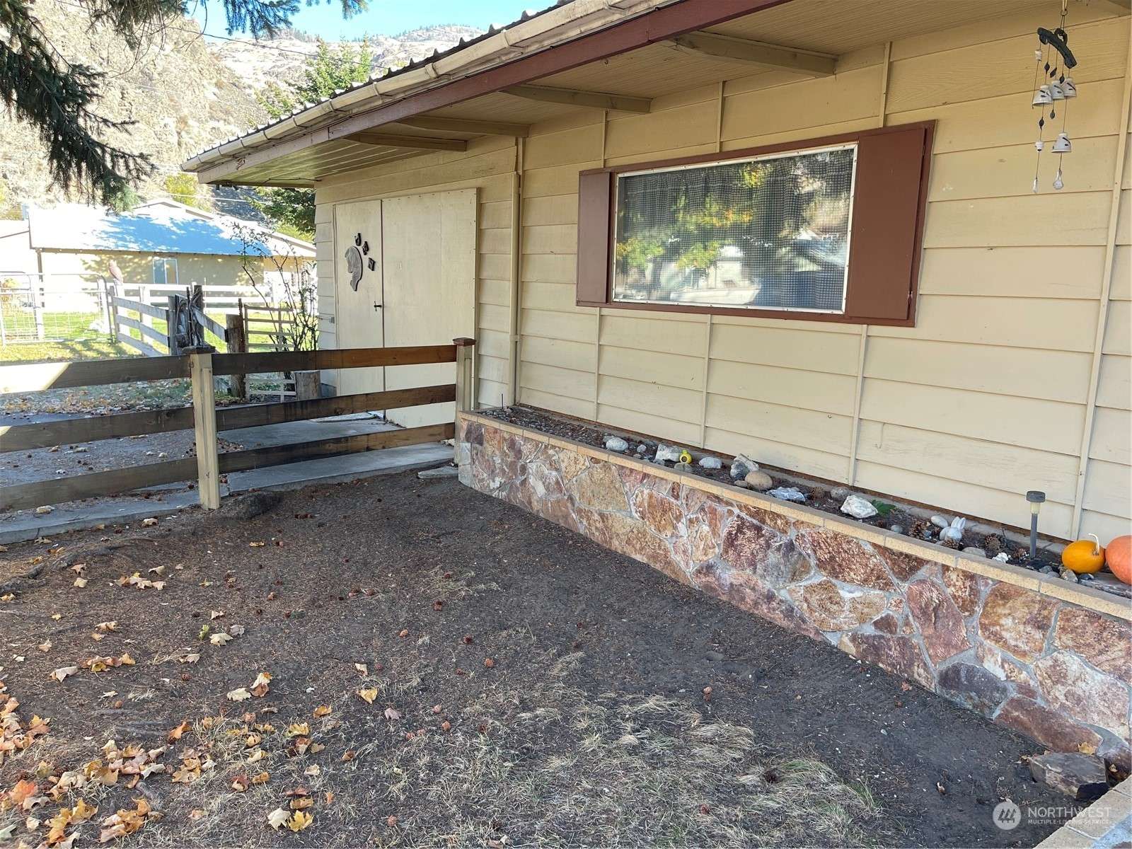 Loomis, WA 98855,2 2nd Street