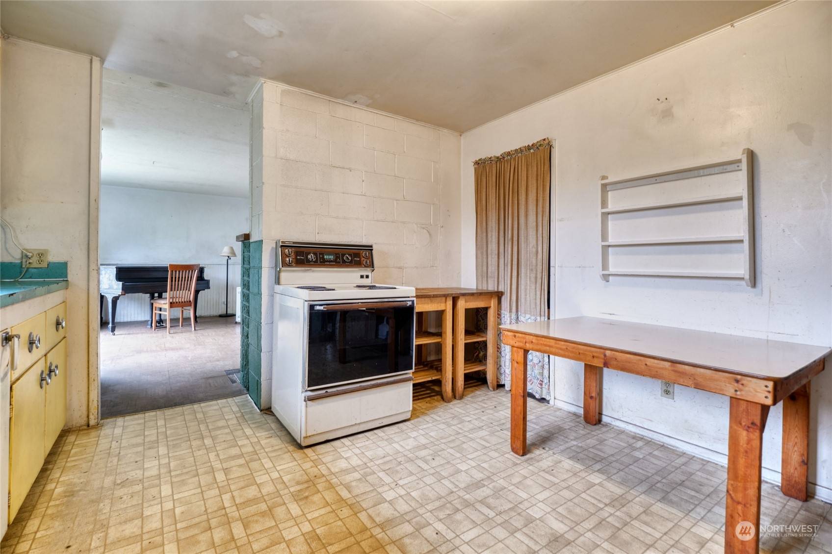 Point Roberts, WA 98281,1365 Gulf RD