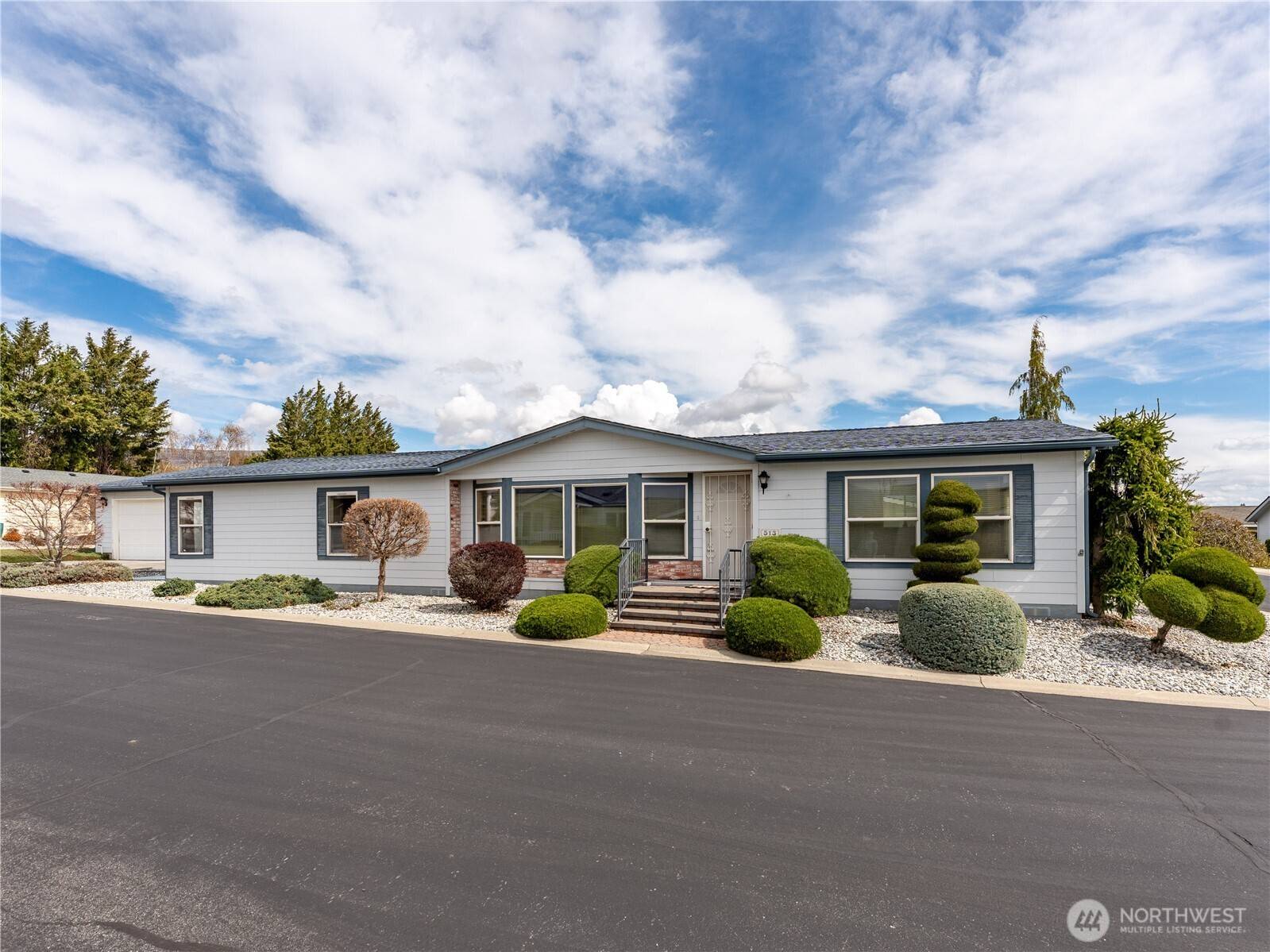 East Wenatchee, WA 98802,513 Monterey DR