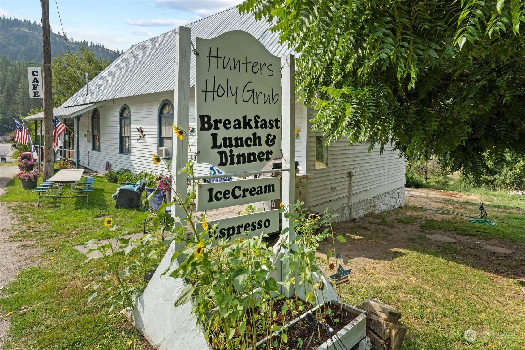 Hunters, WA 99137,4952 Hwy 25 S
