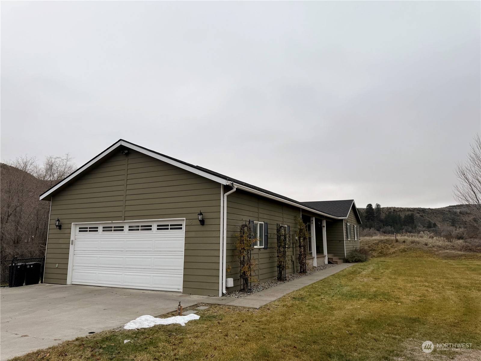 Omak, WA 98841,5 River Overlook