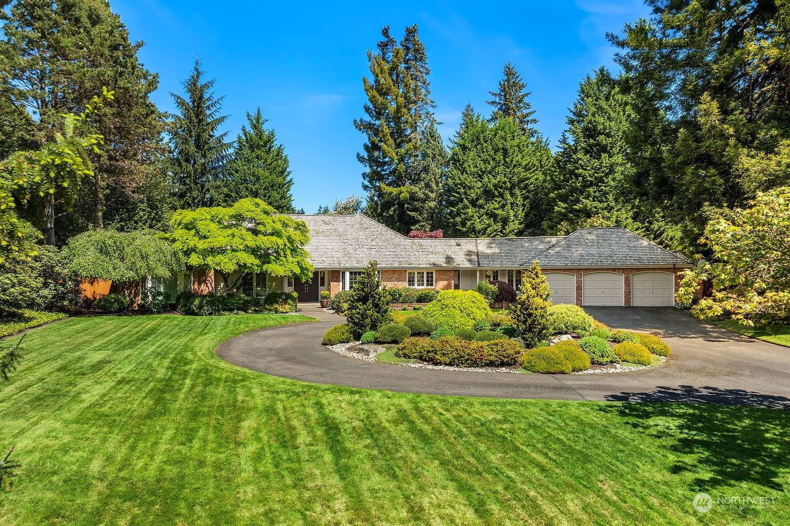 Bellevue, WA 98007,14008 NE 32nd PL