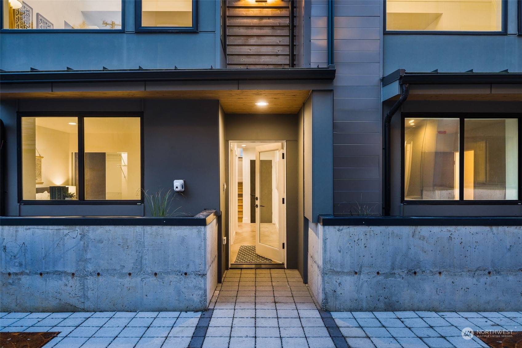 Seattle, WA 98126,6537 F 35th AVE SW