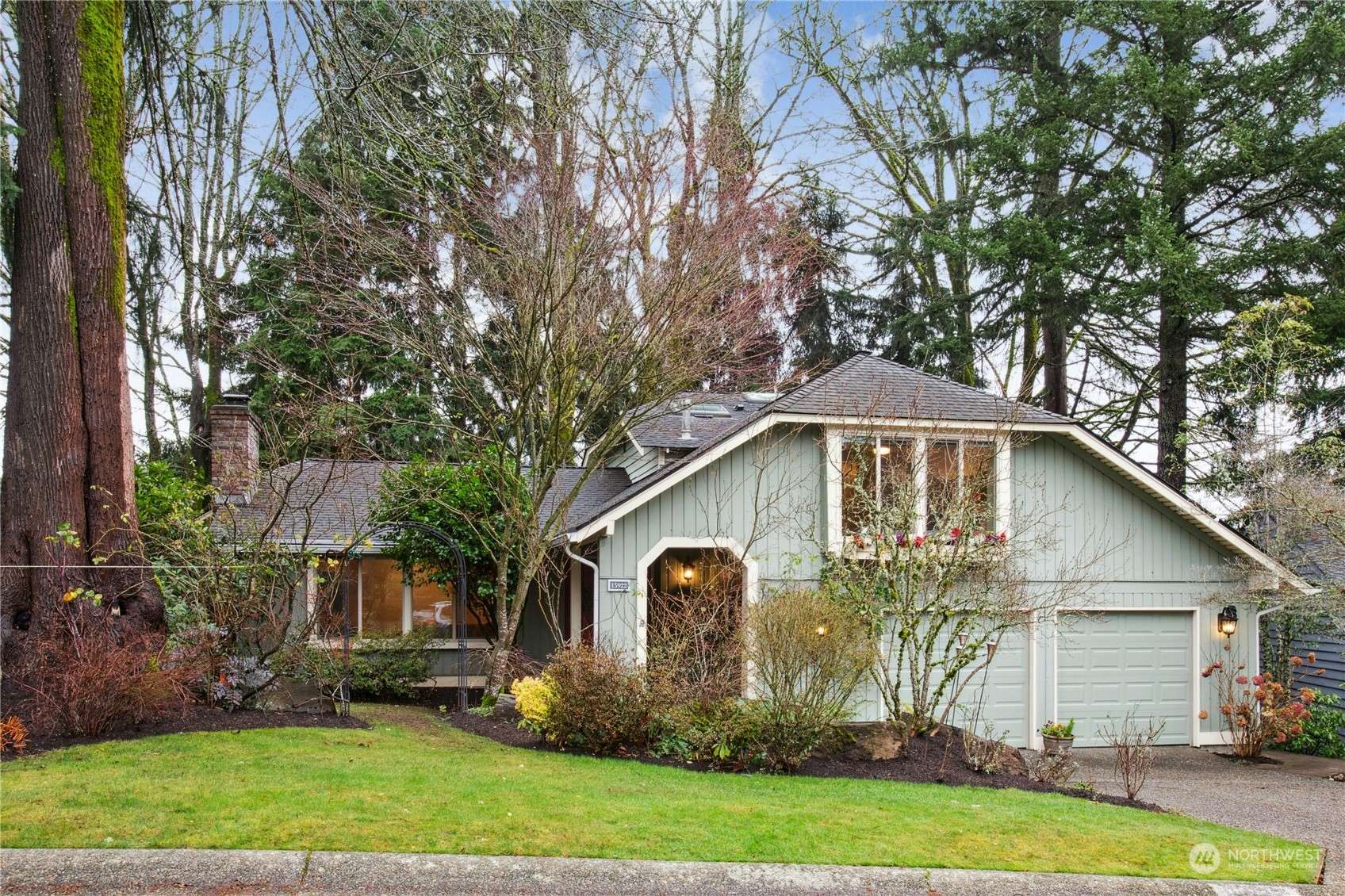 Bellevue, WA 98006,15922 SE 46th PL