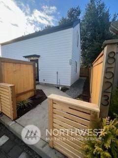 Seattle, WA 98117,8523 10th AVE NW