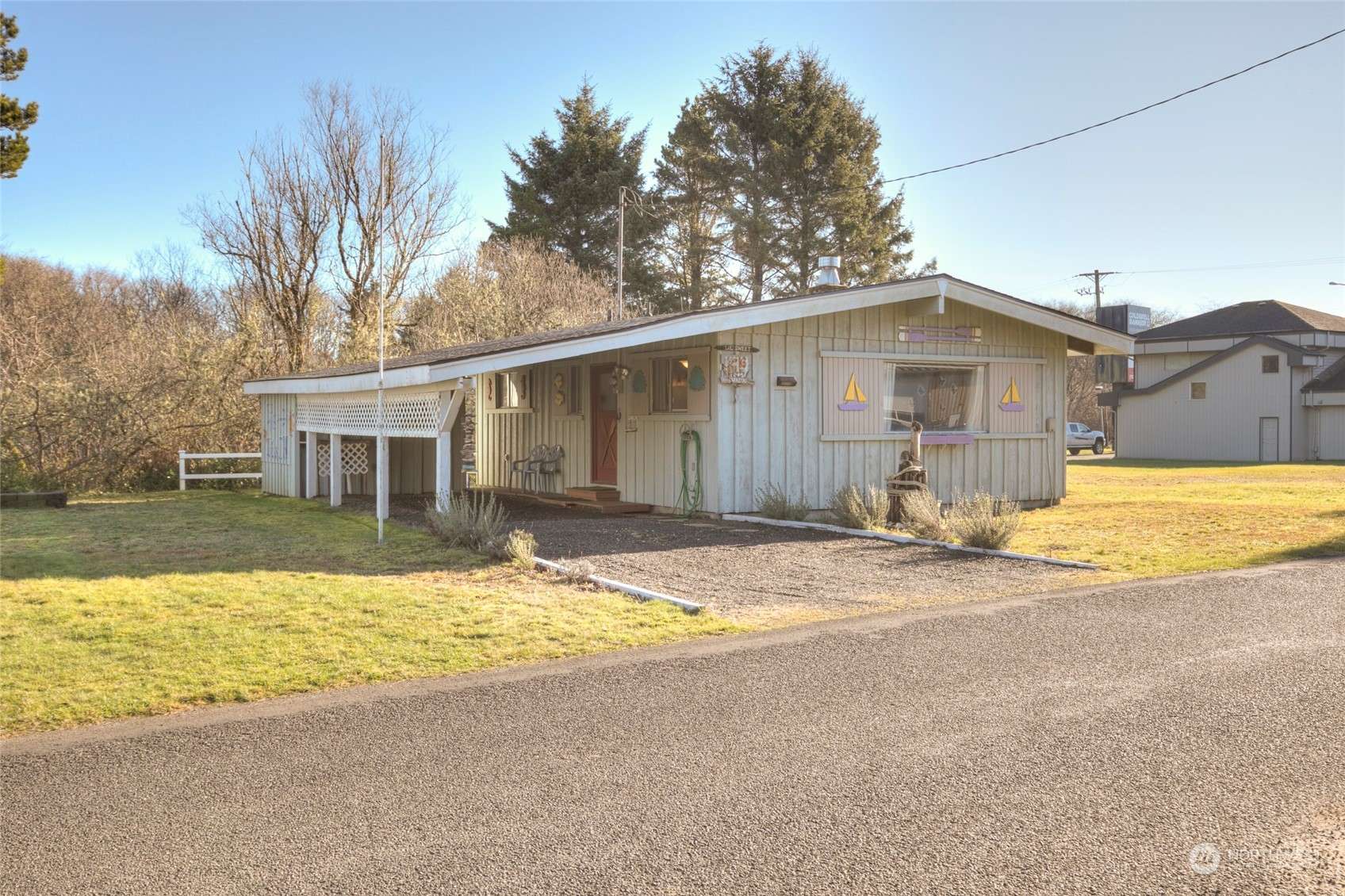 Hoquiam, WA 98550,16 Oyehut RD
