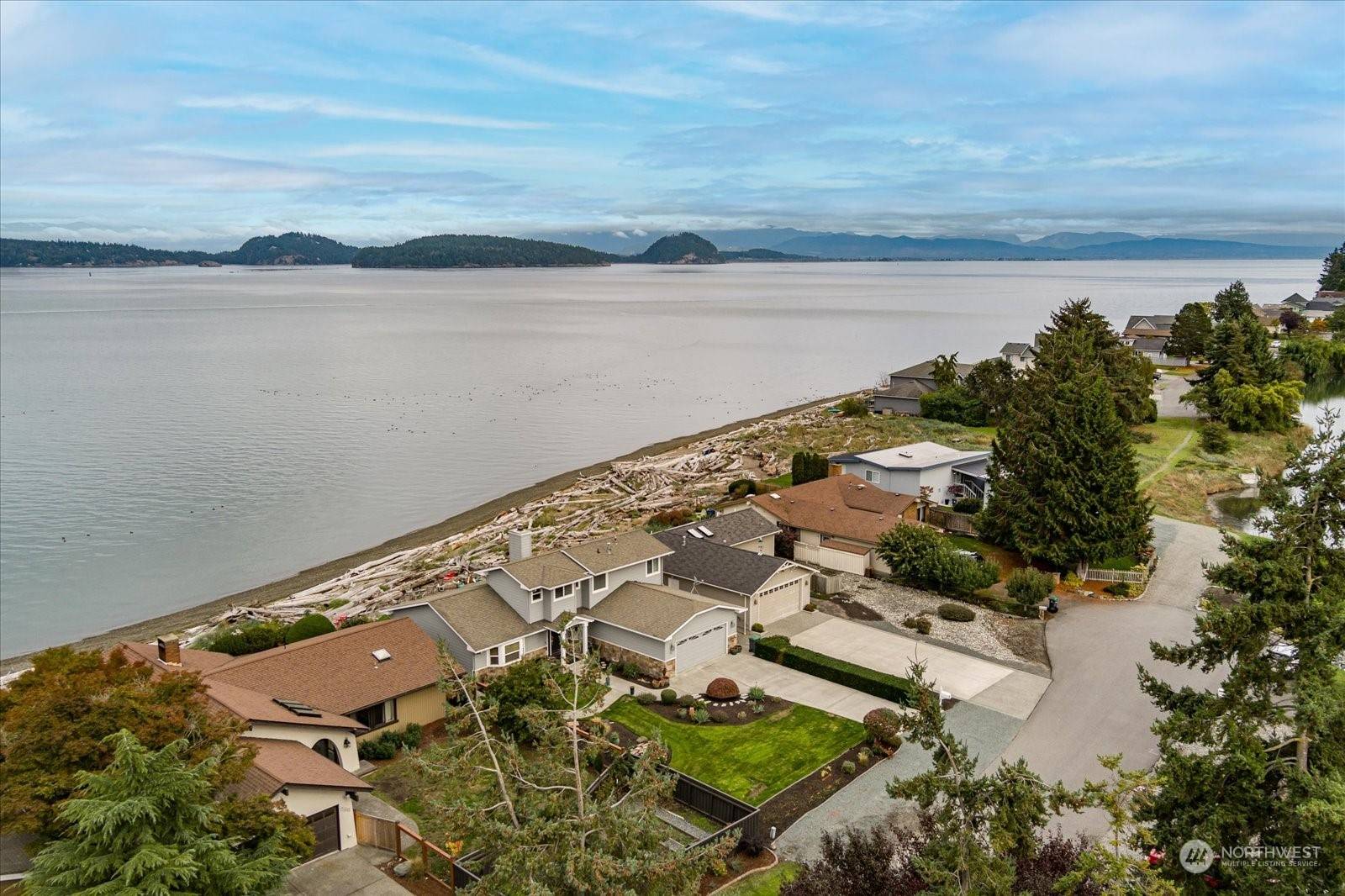 Oak Harbor, WA 98277,743 Bay Front LN