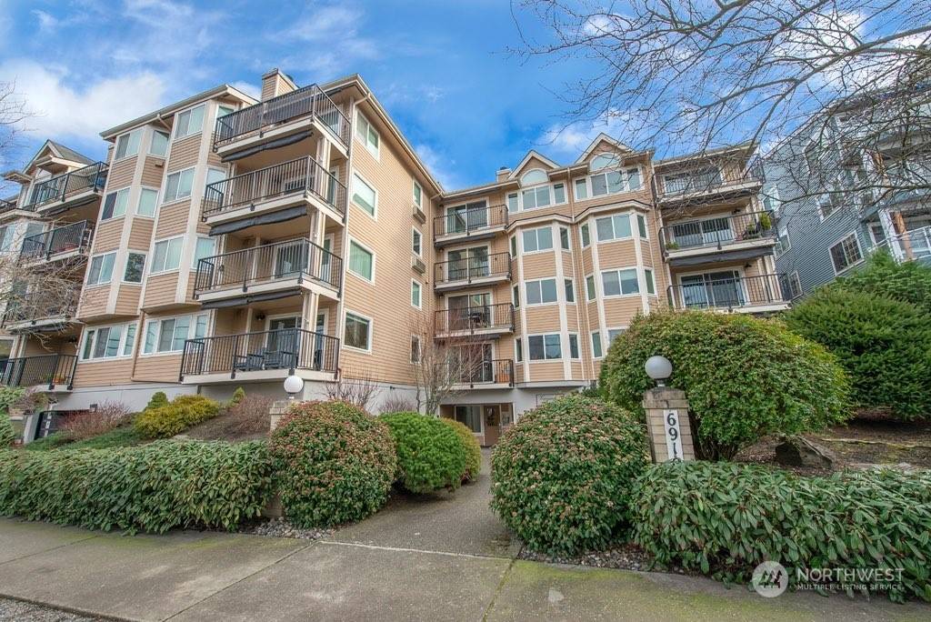 Seattle, WA 98136,6910 California AVE SW #33