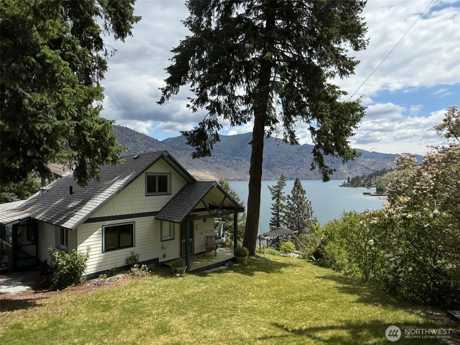 Chelan, WA 98816,292 Robison LN