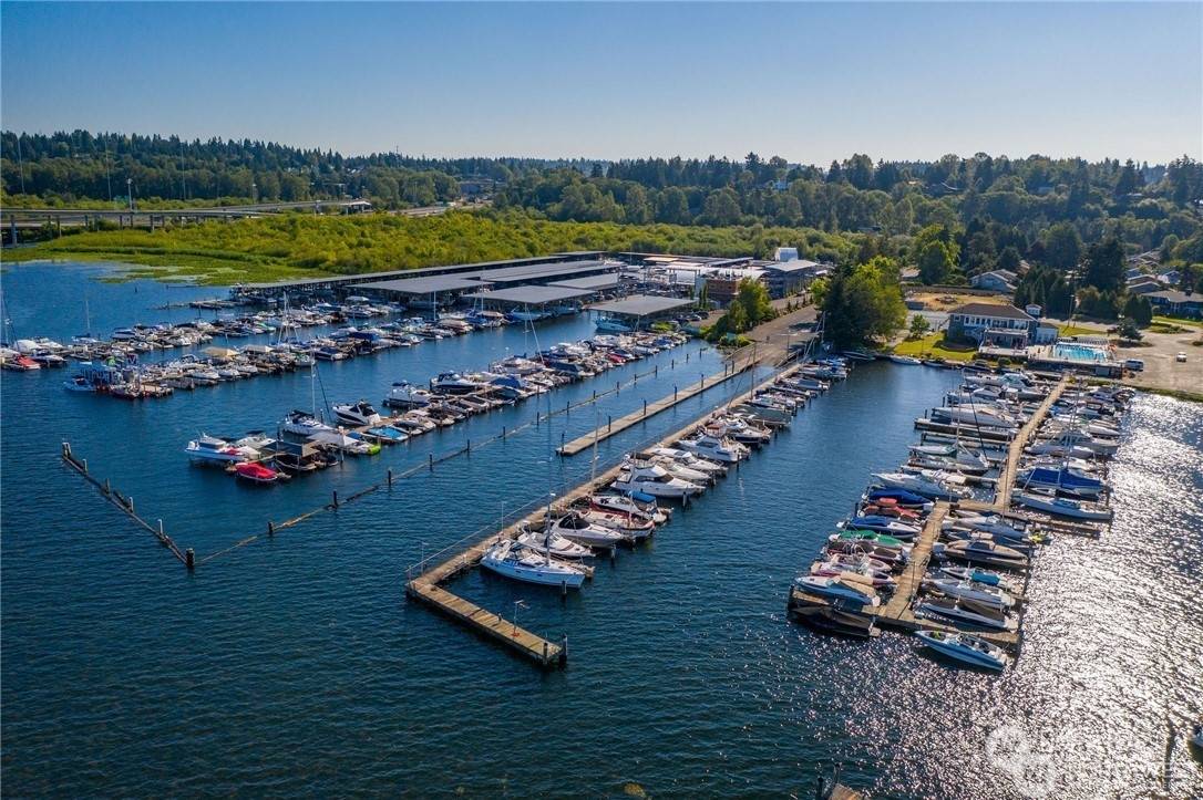 Bellevue, WA 98006,3911 Lake Washington BLVD SE #A-84