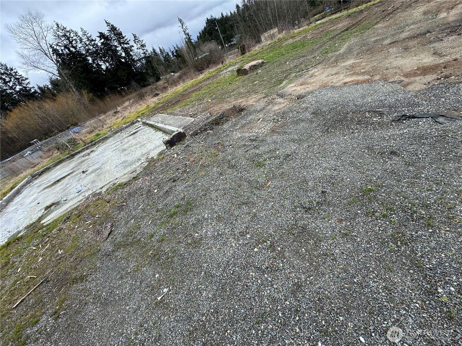 Puyallup, WA 98371,8917 Canyon RD E