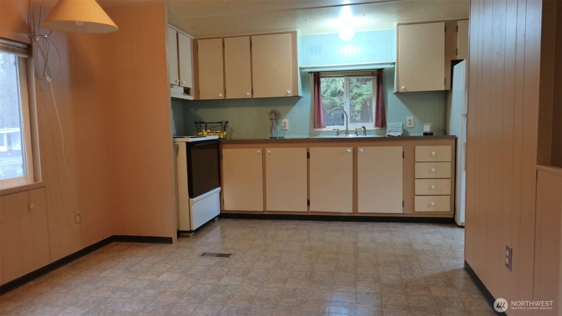 Port Angeles, WA 98362,472 Leighland AVE #15