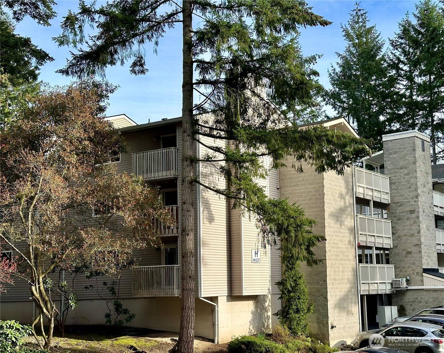 Bellevue, WA 98007,14537 NE 40th ST #H101