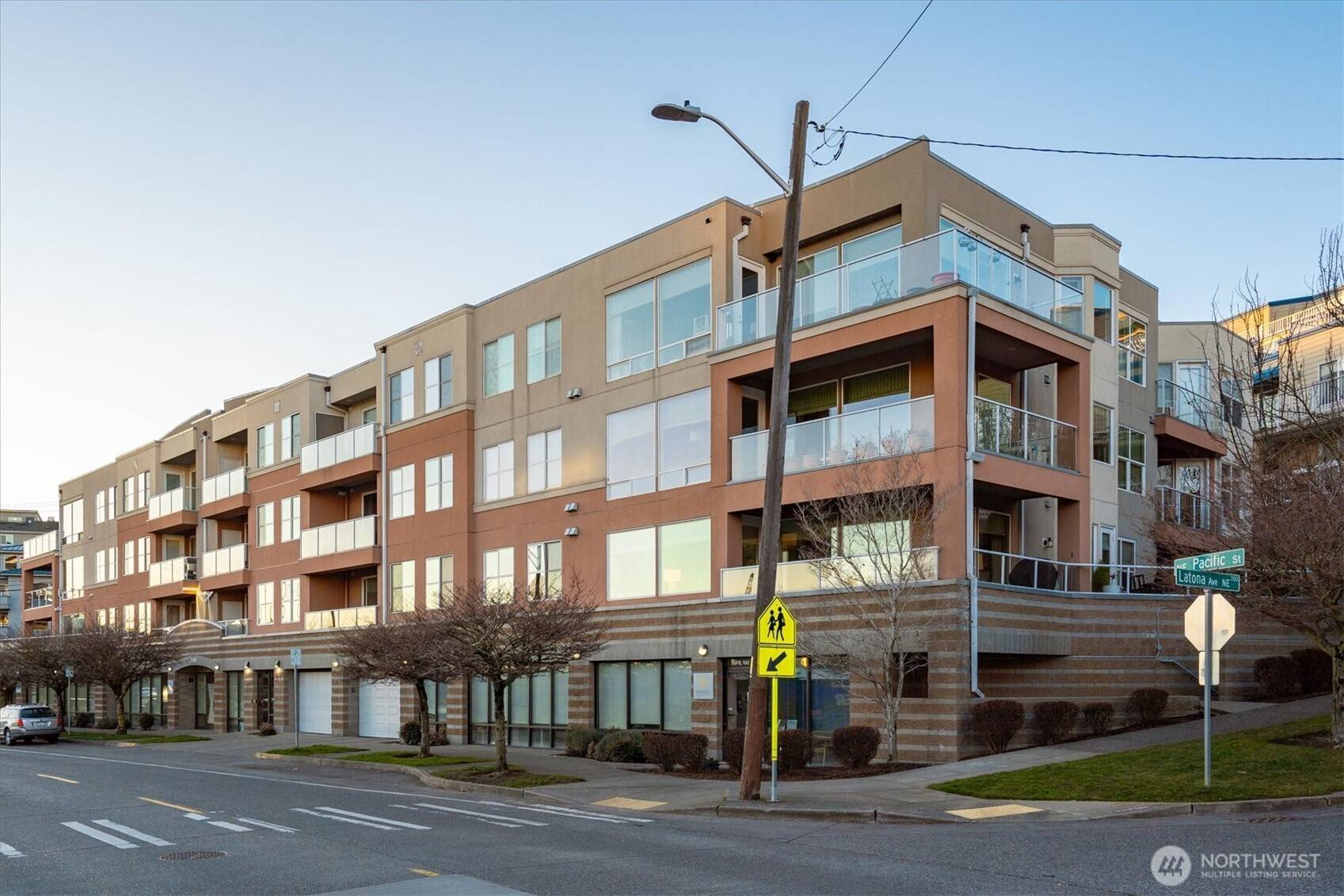 Seattle, WA 98105,3900 2nd AVE NE #401