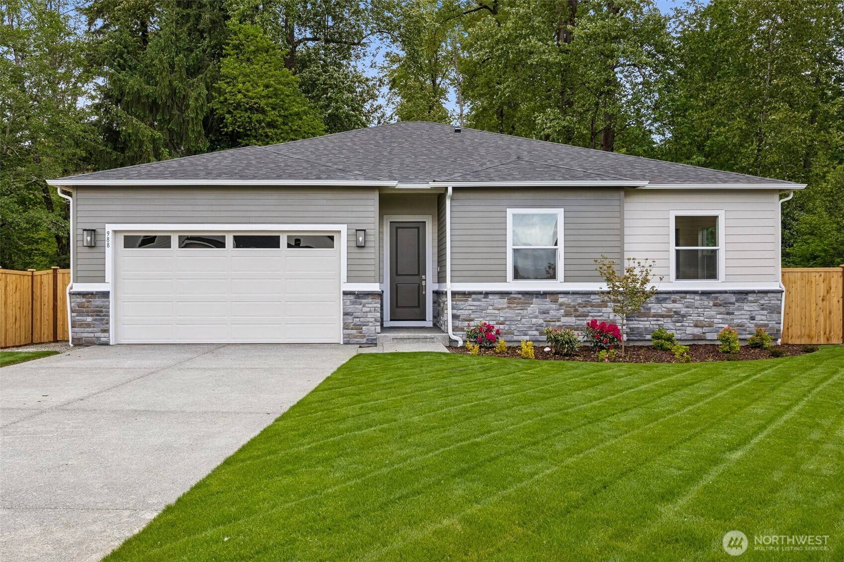 Buckley, WA 98321,988 Rochelle ST #12