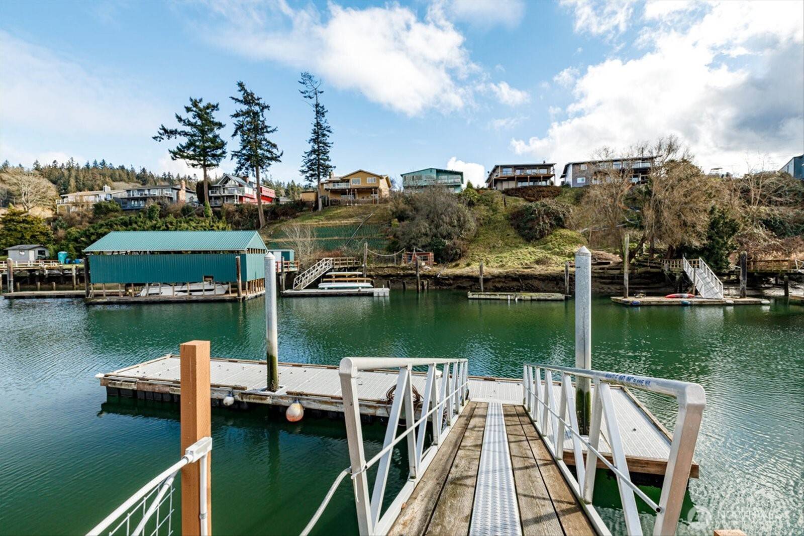 Clinton, WA 98236,8171 Sandy Hook DR