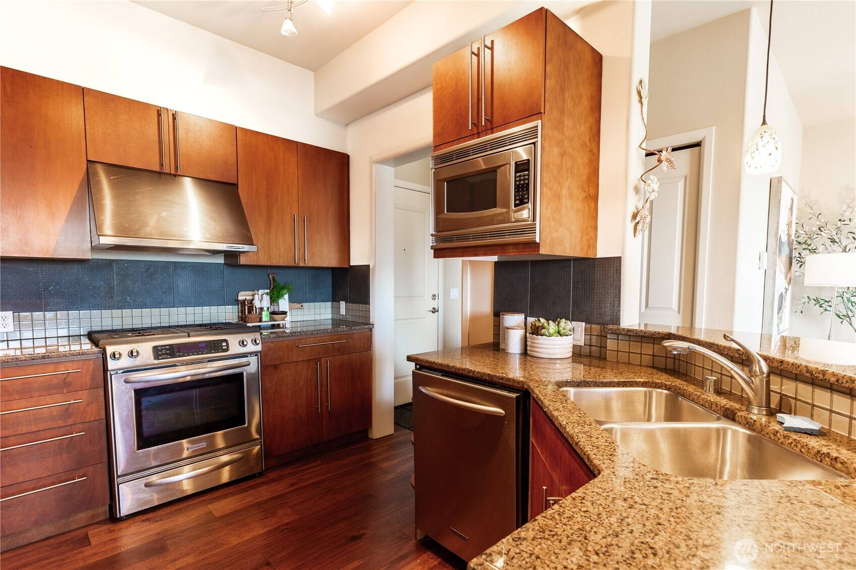 Seattle, WA 98102,124 Bellevue Ave E #703