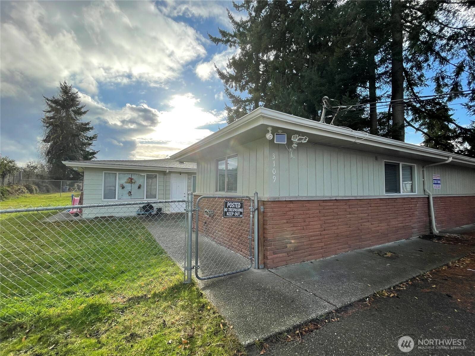 Renton, WA 98056,3109 NE 14th ST