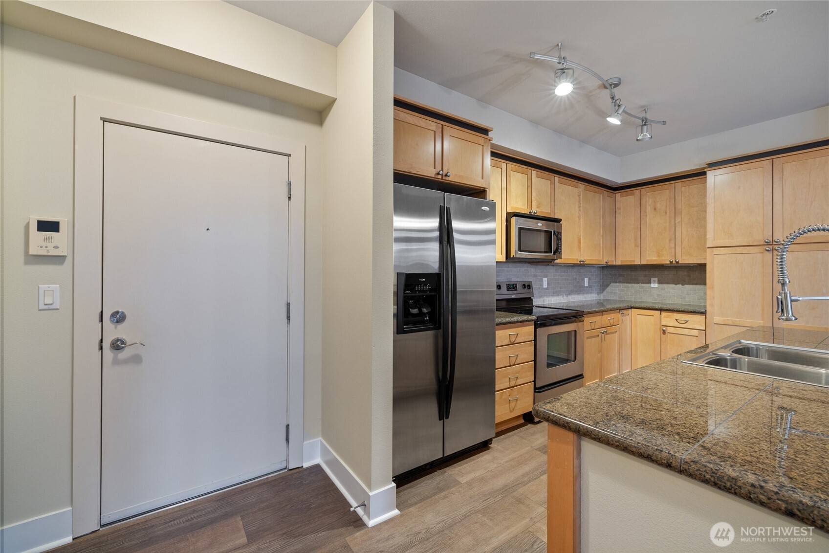 Tacoma, WA 98402,1501 Tacoma AVE S #408