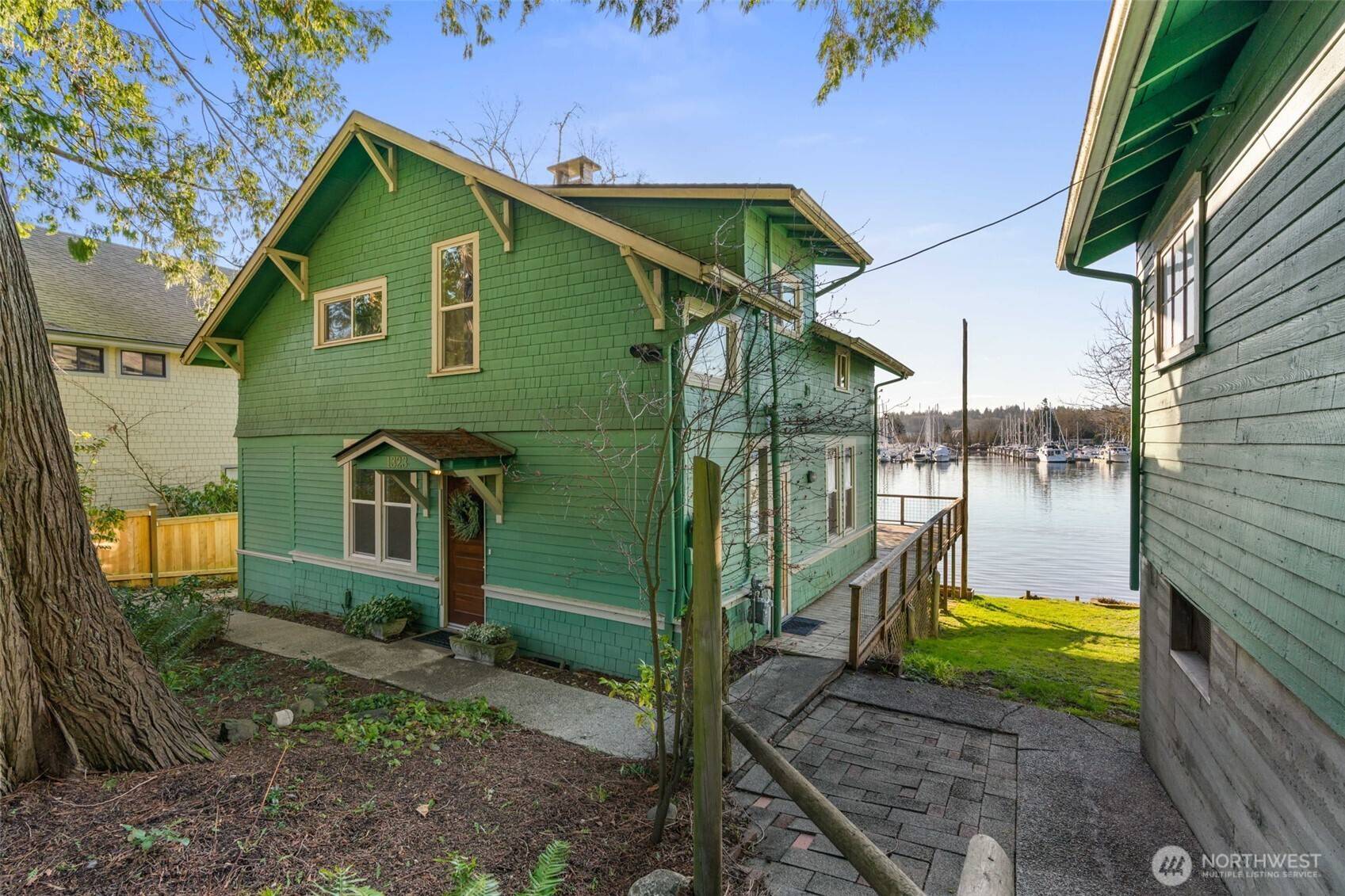 Olympia, WA 98506,1323 East Bay DR NE